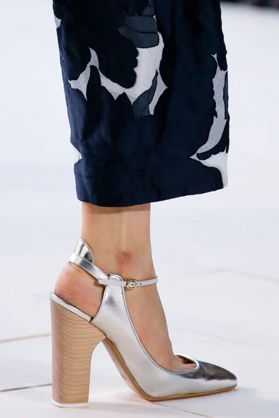 Look 16